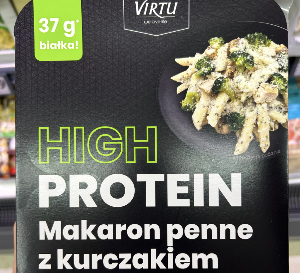 High Protein makaron penne z kurczakiem z sosem bazyliowym, z brokułami i serem – VIRTU [37g białka, 520 kcal, 12,99 złotych, LIDL]