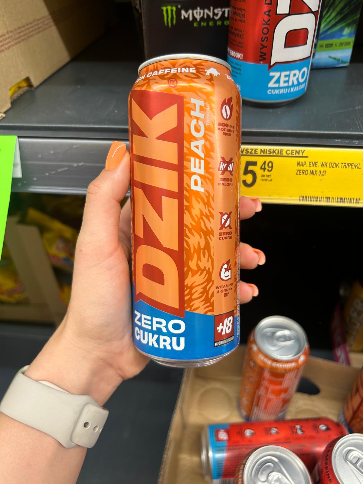 WKDZIK ENERGY PEACH ZERO KALORII 500 ML [15 kcal, 5,49zł, biedronka]